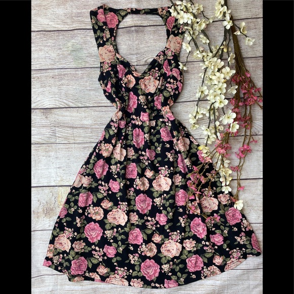 Forever 21 Dresses & Skirts - 🔴5/$25🔴 forever 21 Skater Dress